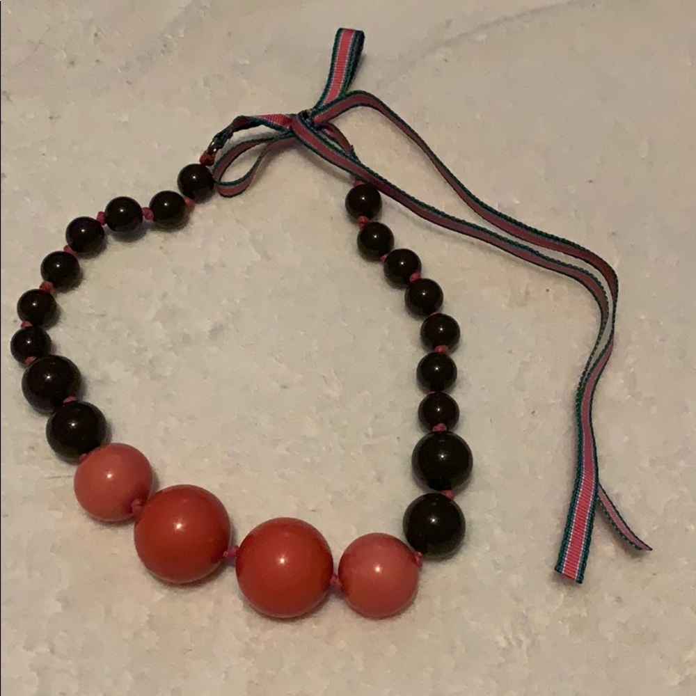 Ribbon closure necklace